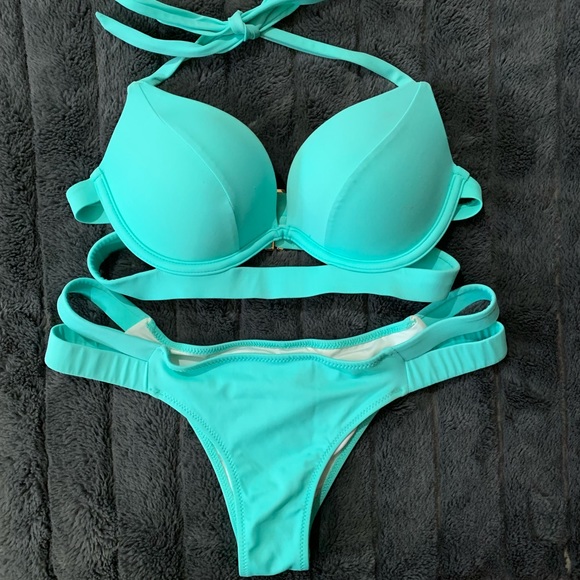 Victoria's Secret Blue Bikini - Picture 2 of 8